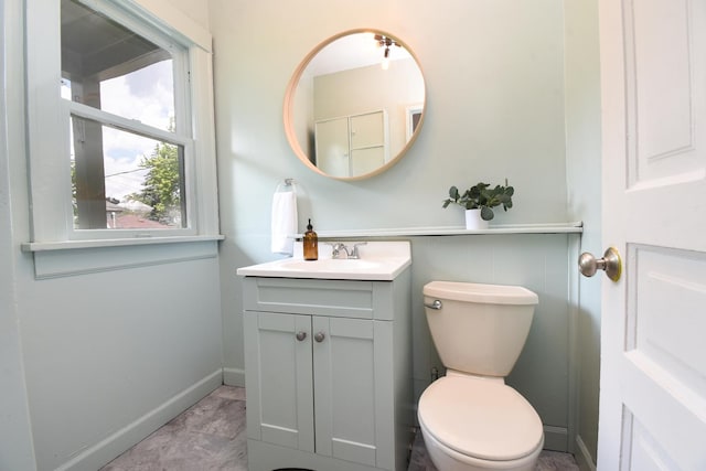 125 S Ridgeland Ave, Oak Park, IL 60302 - half bath with vanity and baseboards