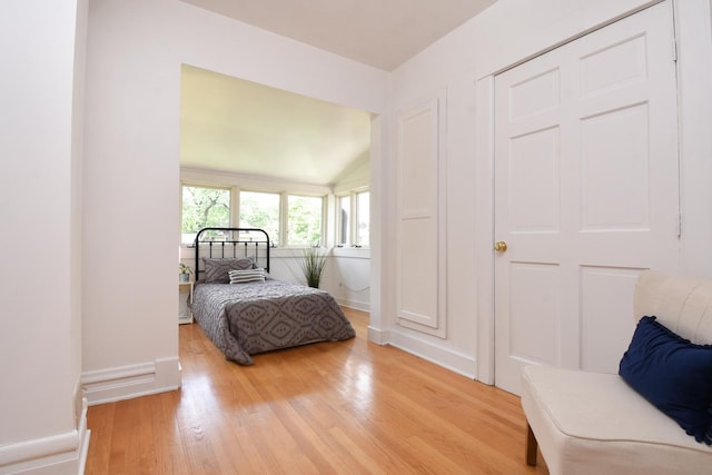 125 S Ridgeland Ave, Oak Park, IL 60302 - bedroom with light wood-type flooring and baseboards