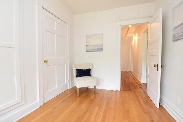 125 S Ridgeland Ave, Oak Park, IL 60302 - sitting room featuring light wood-style floors and baseboards