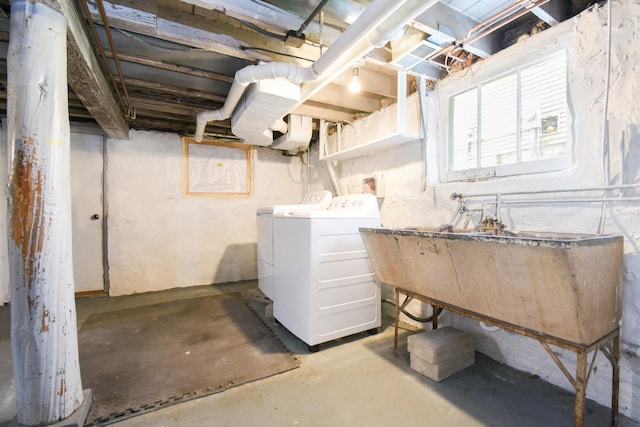 125 S Ridgeland Ave, Oak Park, IL 60302 - below grade area featuring washing machine and dryer and a sink