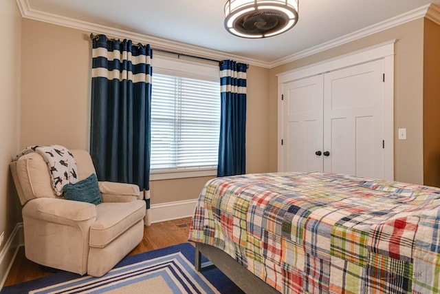 525 Meadow Ln, Libertyville, IL 60048 - bedroom with wood finished floors, ornamental molding, and a closet