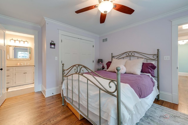 525 Meadow Ln, Libertyville, IL 60048 - bedroom with light wood-style floors, ornamental molding, ceiling fan, a closet, and ensuite bath