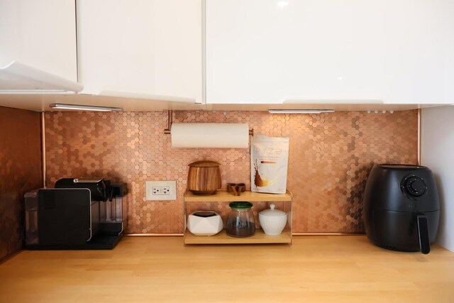 2913 N Kolmar Ave, Chicago, IL 60641 - kitchen view of decorative backsplash