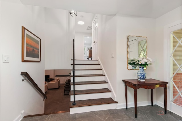 560 Golf Ln, Lake Forest, IL 60045 - stairs with baseboards