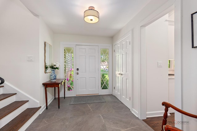 560 Golf Ln, Lake Forest, IL 60045 - foyer with baseboards and stairway