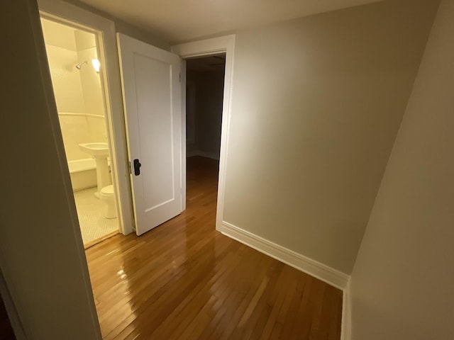 6257 N Sheridan Rd Unit 39, Chicago, IL 60660 - hall featuring wood finished floors and baseboards