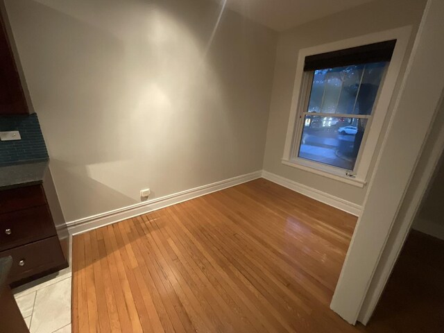 6257 N Sheridan Rd Unit 39, Chicago, IL 60660 - unfurnished dining area featuring light wood-style flooring and baseboards