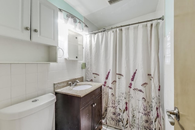 126 Oak Ave, Wood Dale, IL 60191 - bathroom featuring vanity, tile walls, curtained shower, and backsplash
