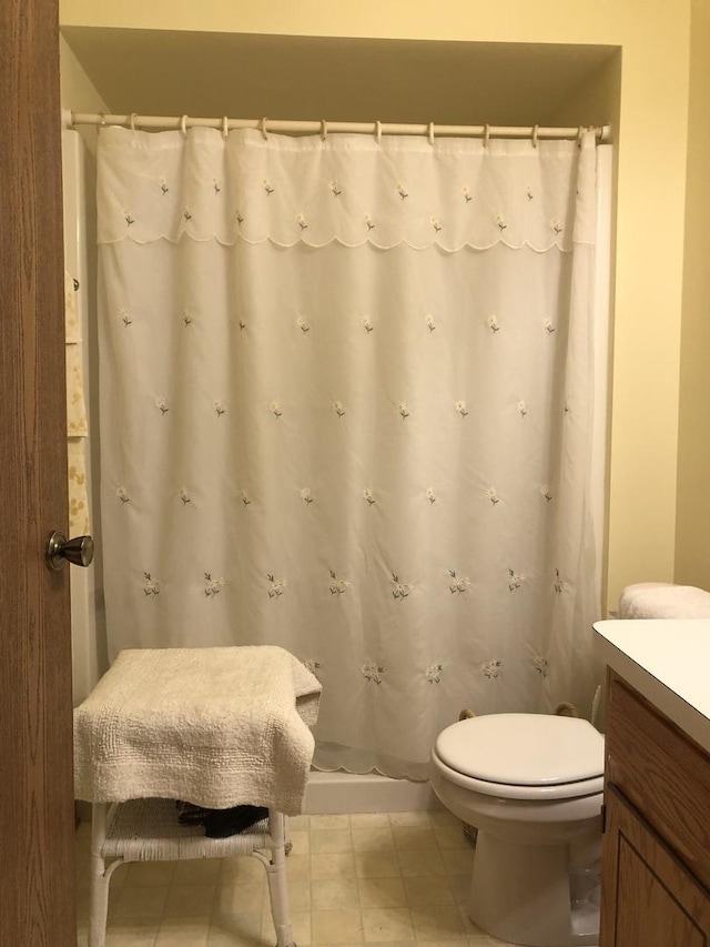 181 Saenz Ln Unit 181, Joliet, IL 60436 - bathroom with vanity and a shower with shower curtain