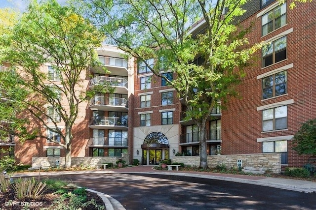 509 Aurora Ave Unit 305, Naperville, IL 60540 - view of apartment building / complex