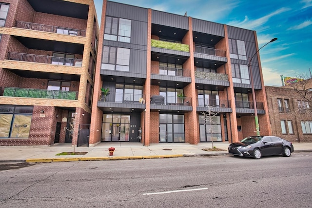522 N Western Ave Unit 201, Chicago, IL 60612 - view of apartment building / complex