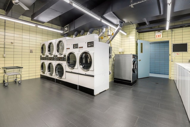 3150 N Lake Shore Dr Unit 8E, Chicago, IL 60657 - community laundry room with independent washer and dryer and tile walls