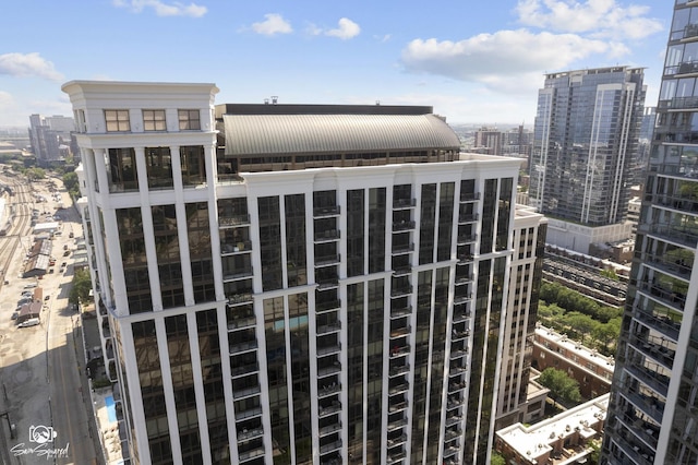 233 E 13th St Unit 2402, Chicago, IL 60605 - view of building exterior featuring a city view