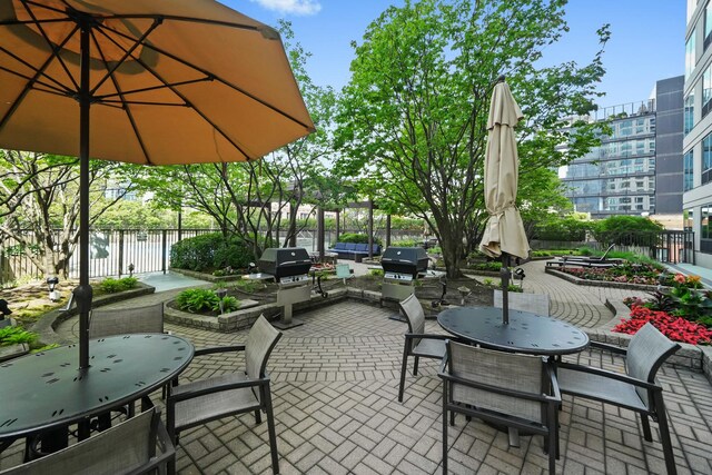 400 N Lasalle Dr Unit 2007, Chicago, IL 60654 - view of patio / terrace with outdoor dining area and area for grilling