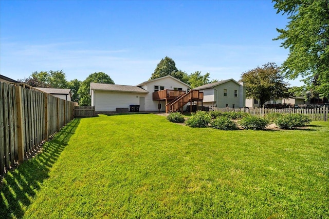 16 Rutherford Ct, Bloomington, IL 61705 - fenced backyard with stairs and a deck