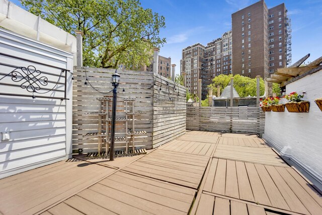 435 W Roslyn Pl Unit 2E, Chicago, IL 60614 - view of deck