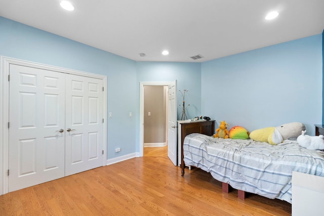 4146 Cardinal Ct, Northbrook, IL 60062 - bedroom featuring light wood-style floors, recessed lighting, and a closet