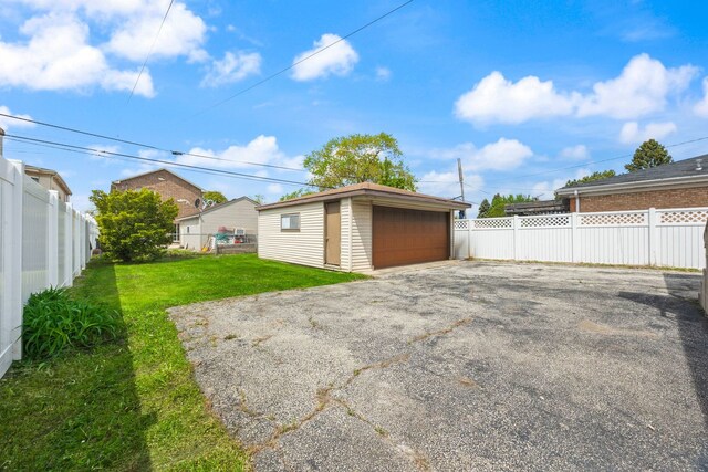 4850 N Clifton Ave, Norridge, IL 60706 - view of yard featuring an outdoor structure and a garage