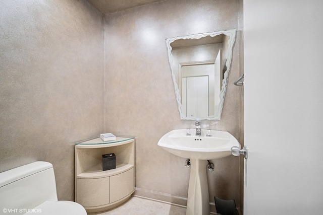 4045 N Harvard Ave, Arlington Heights, IL 60004 - half bath featuring toilet