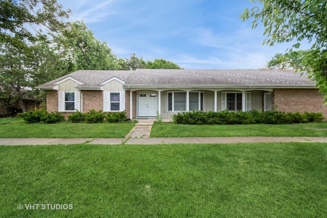 837 Hamlin Ave, Flossmoor, IL 60422 - single story home with a front yard, board and batten siding, and brick siding