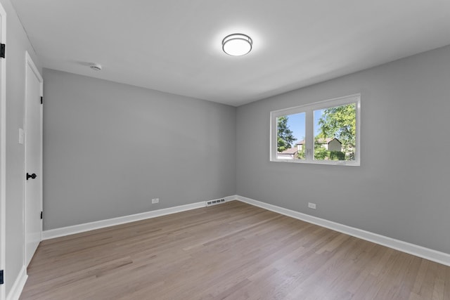 4025 Williams St, Downers Grove, IL 60515 - unfurnished room featuring light wood-style floors and baseboards