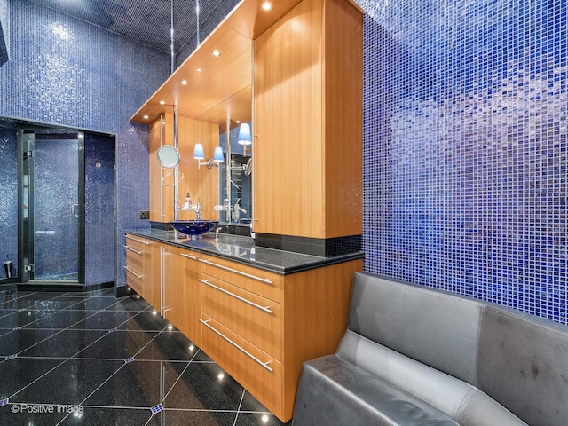333 W Hubbard St Unit 1006, Chicago, IL 60654 - full bathroom featuring granite tiled floors and vanity