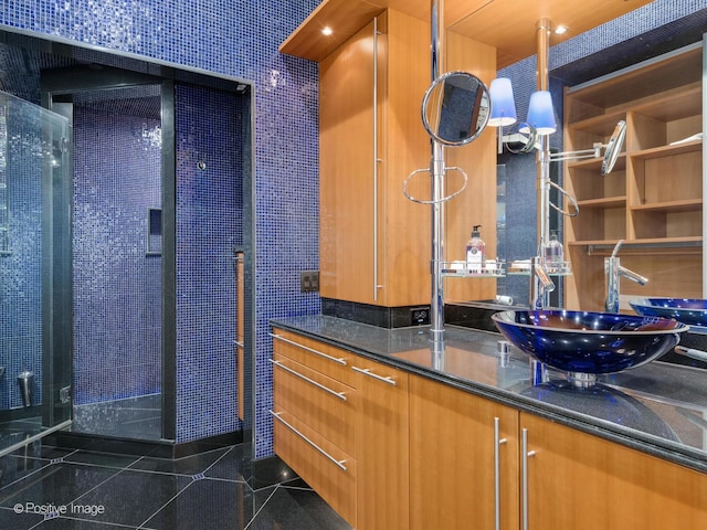 333 W Hubbard St Unit 1006, Chicago, IL 60654 - full bathroom with granite floors and vanity