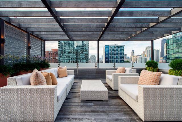 333 W Hubbard St Unit 1006, Chicago, IL 60654 - view of patio featuring an outdoor hangout area, a city view, and a pergola