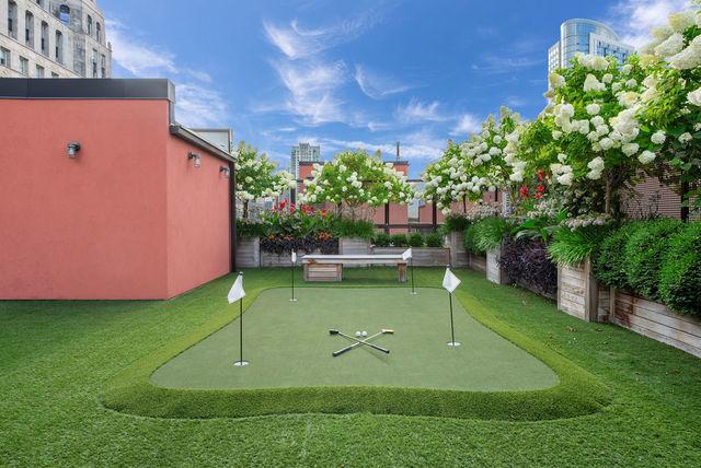 333 W Hubbard St Unit 1006, Chicago, IL 60654 - view of community featuring a putting area