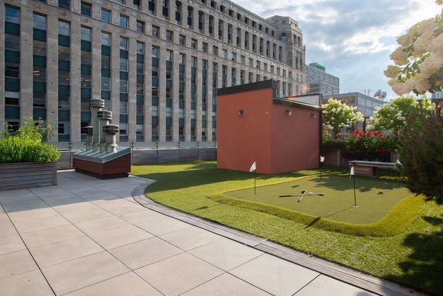 333 W Hubbard St Unit 1006, Chicago, IL 60654 - surrounding community featuring a putting area and a patio area