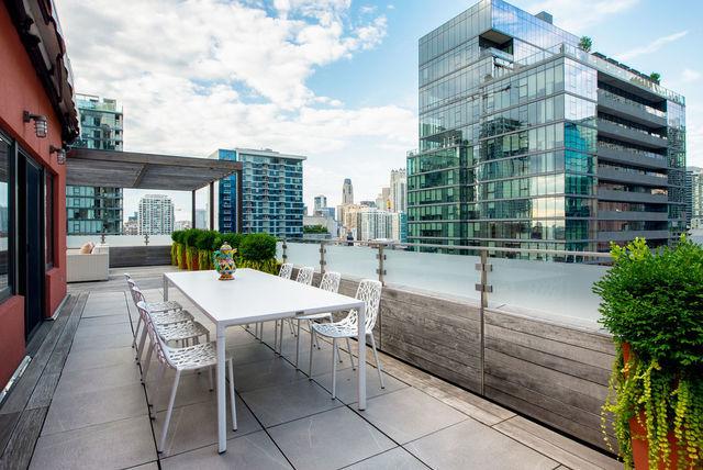 333 W Hubbard St Unit 1006, Chicago, IL 60654 - view of patio / terrace with a city view and outdoor dining space