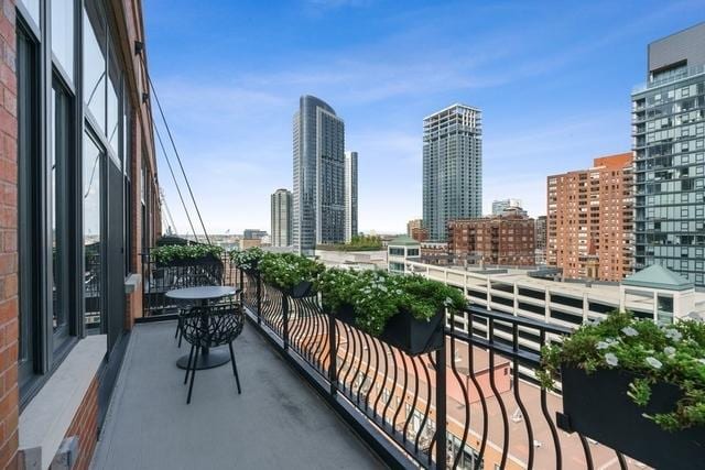 333 W Hubbard St Unit 1006, Chicago, IL 60654 - balcony featuring a city view