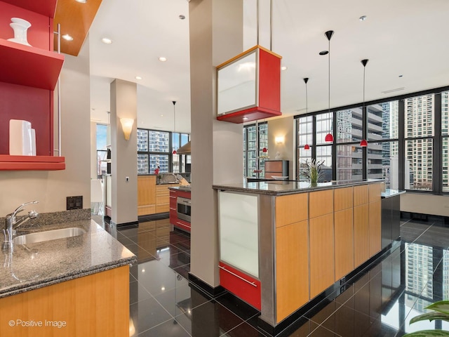 333 W Hubbard St Unit 1006, Chicago, IL 60654 - reception area with a sink and recessed lighting