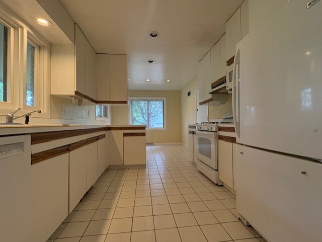 617 S Busse Rd, Mount Prospect, IL 60056 - photo 5