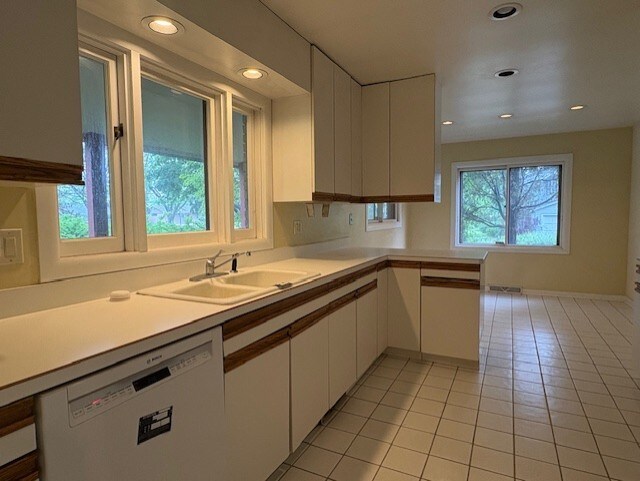 617 S Busse Rd, Mount Prospect, IL 60056 - photo 6