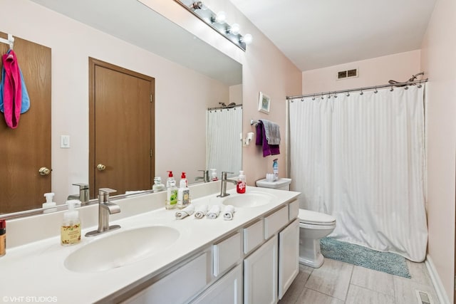 201 Hidden Creek Ln Unit 201, North Aurora, IL 60542 - bathroom with double vanity and a shower with curtain