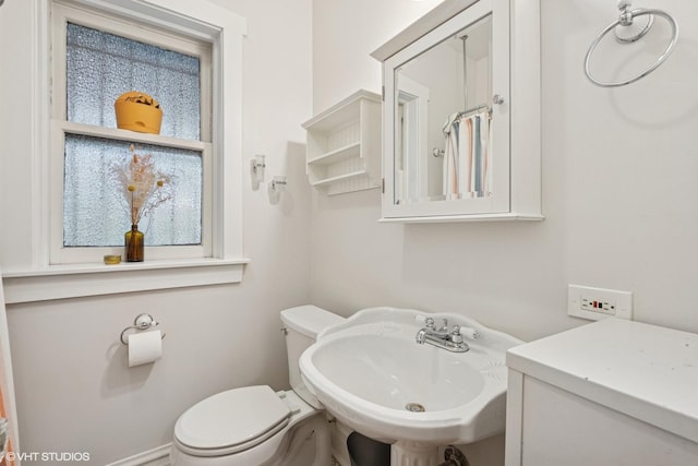 622 W Waveland Ave Unit 2W, Chicago, IL 60613 - bathroom with a sink and toilet