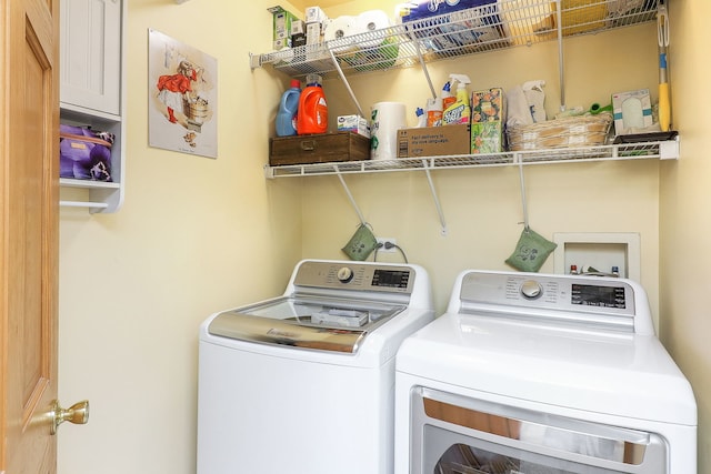 3707 Bowie Ct, Joliet, IL 60435 - laundry room featuring independent washer and dryer