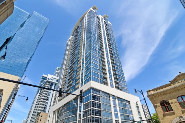 100 E 14th St Unit 1301, Chicago, IL 60605