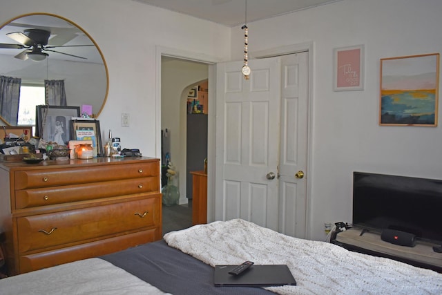 516 Clifton Dr, Round Lake Park, IL 60073 - bedroom with arched walkways