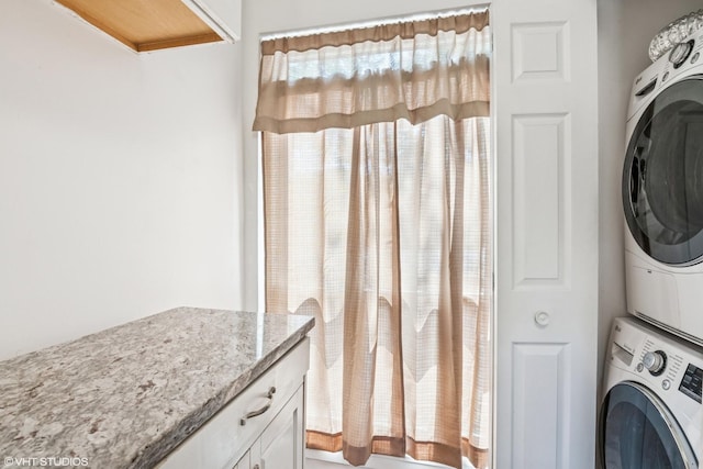 5916 Meadow Dr Unit 149-A, Lisle, IL 60532 - laundry room with stacked washer / drying machine