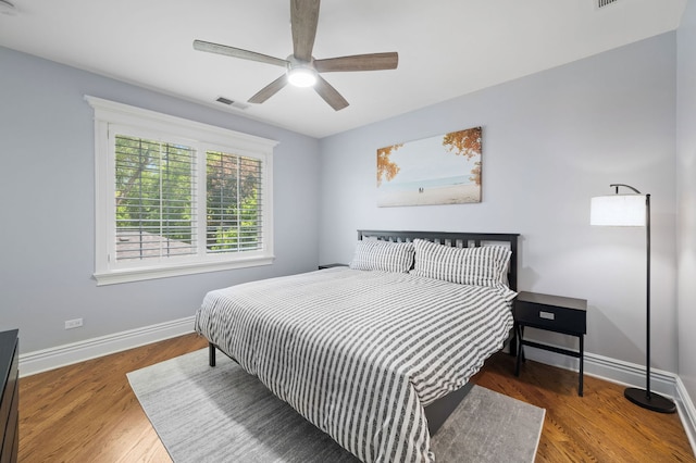 2115 Washington Ave, Wilmette, IL 60091 - bedroom with wood finished floors and a ceiling fan