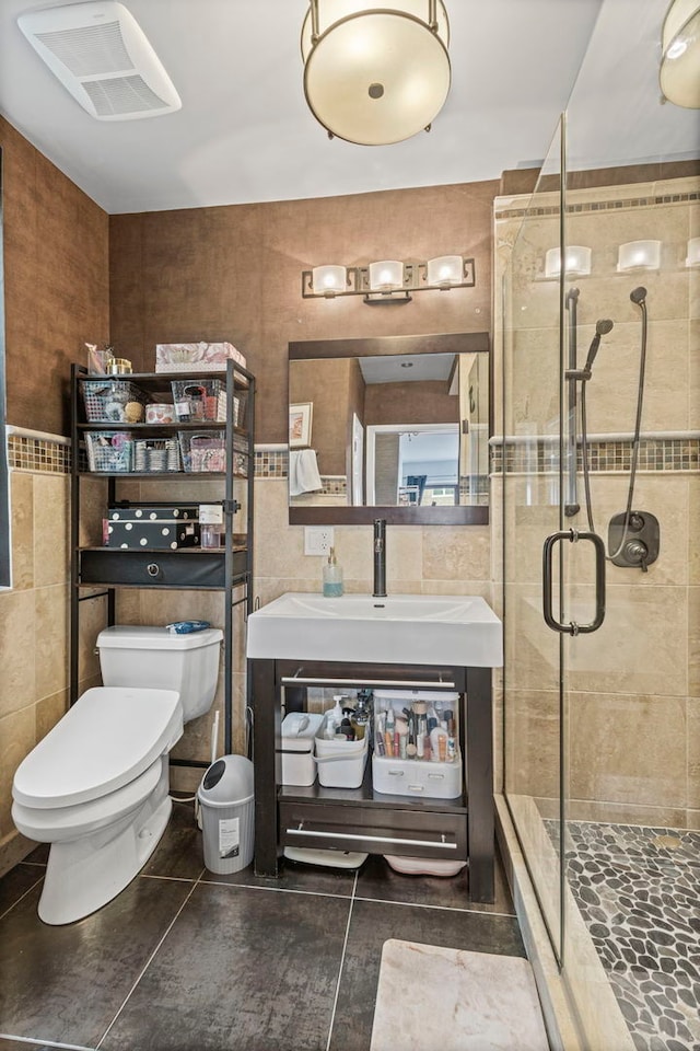 4026 N Clarendon Ave Unit 2N, Chicago, IL 60613 - bathroom with tile walls, vanity, and a stall shower