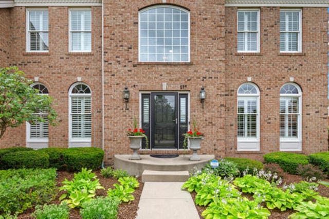 9 Olympic Dr, South Barrington, IL 60010 - photo 2