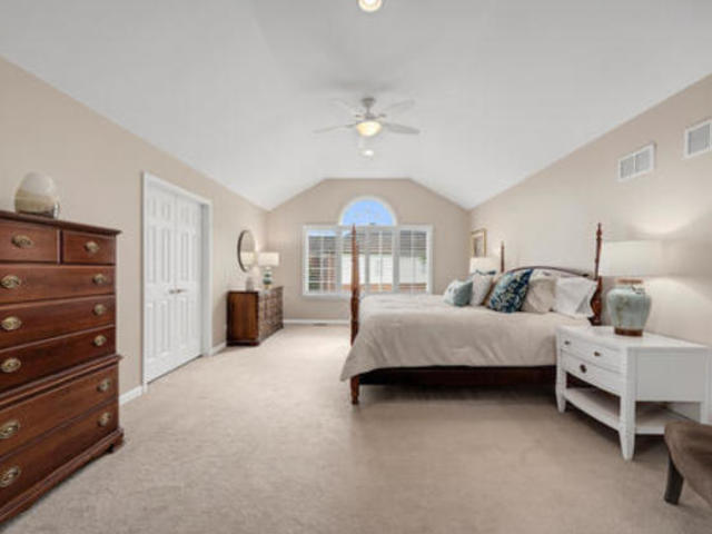 9 Olympic Dr, South Barrington, IL 60010 - photo 18