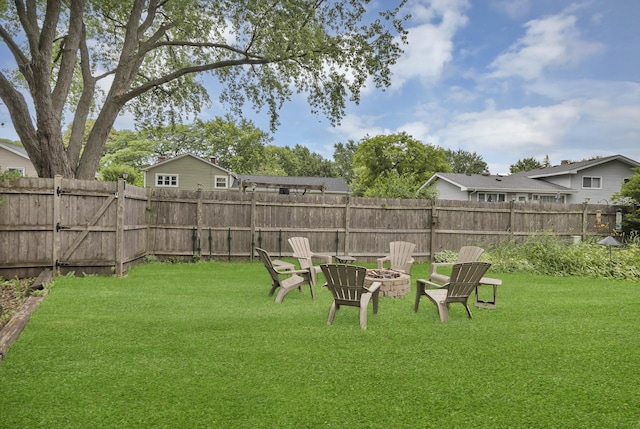 93 Faringdon Dr, Crystal Lake, IL 60014 - fenced yard featuring a fire pit