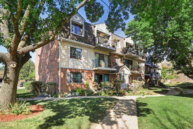 3256 Sanders Rd Unit 4E, Northbrook, IL 60062 - view of property with a residential view