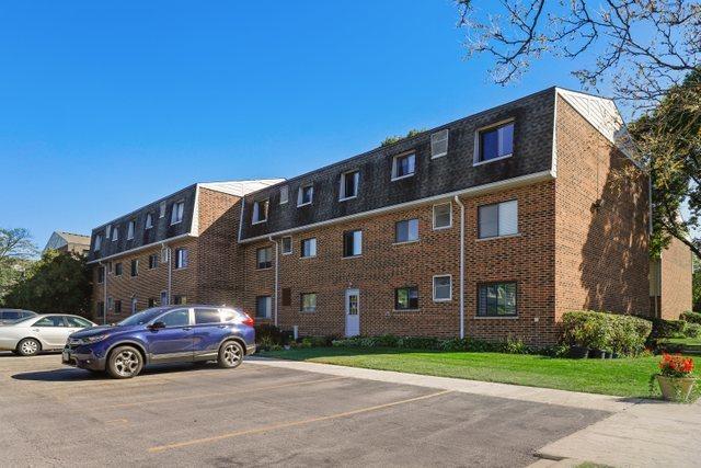 3256 Sanders Rd Unit 4E, Northbrook, IL 60062 - view of property with uncovered parking