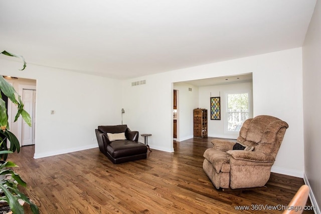 824 62nd St, Downers Grove, IL 60516 - living area featuring wood finished floors and baseboards