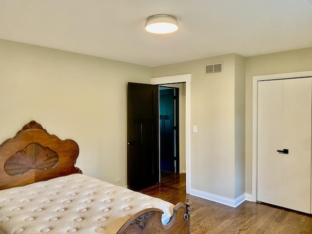 824 62nd St, Downers Grove, IL 60516 - bedroom featuring wood finished floors and a closet
